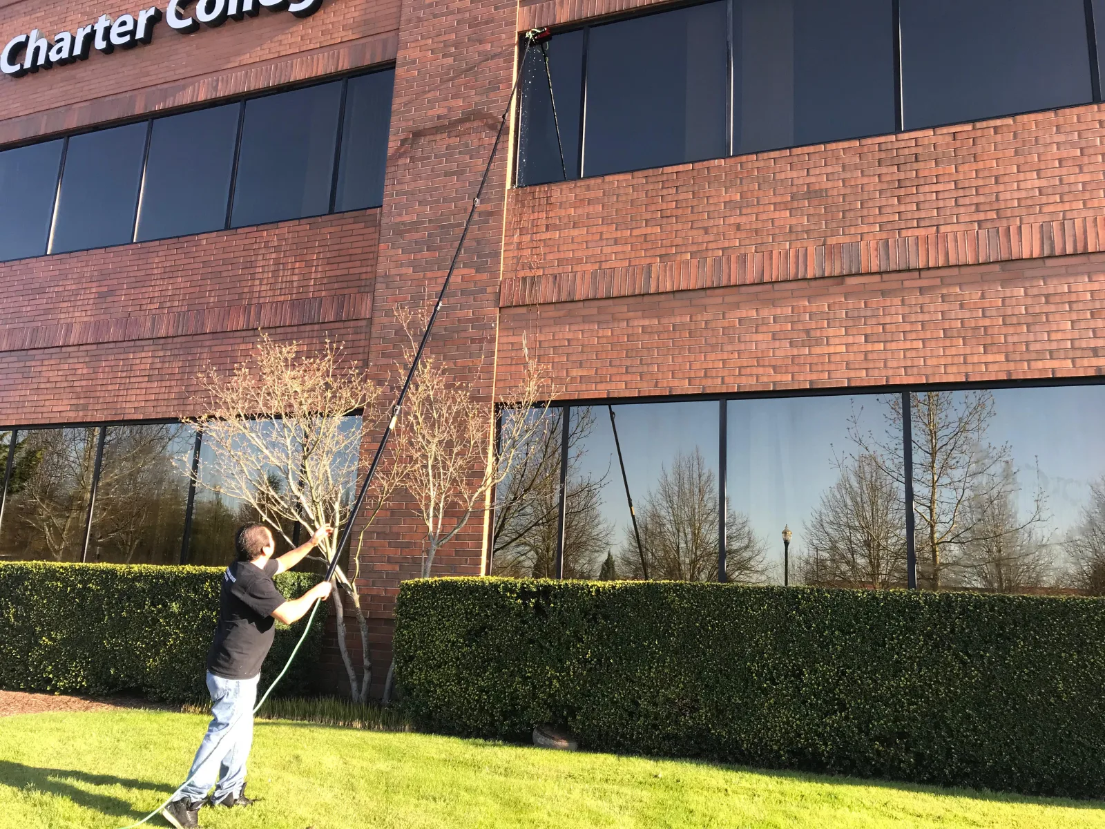 Exterior commercial window cleaning